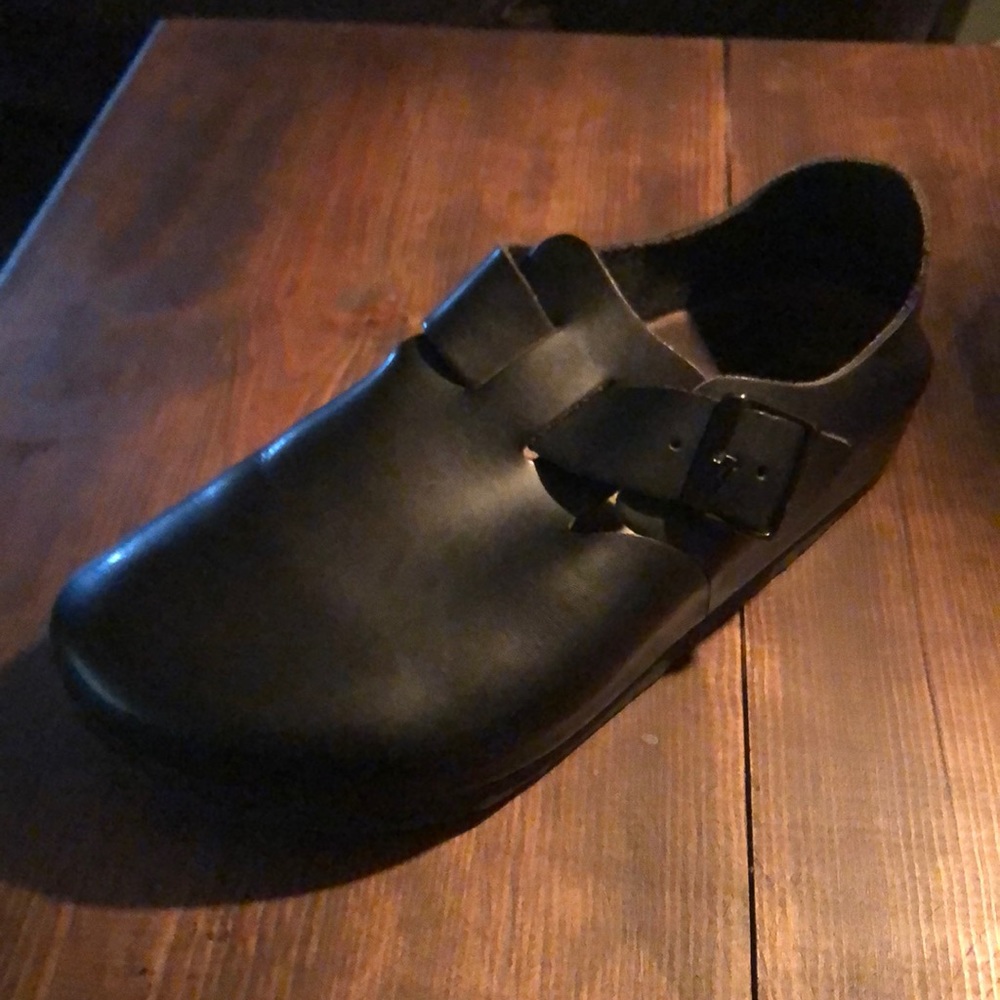 Birkenstocks closed back clogs